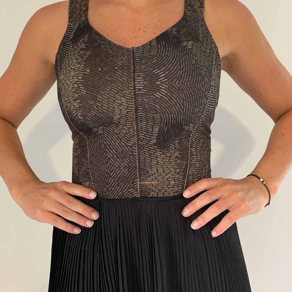 Lululemon Snake skin and black tank top. RARE